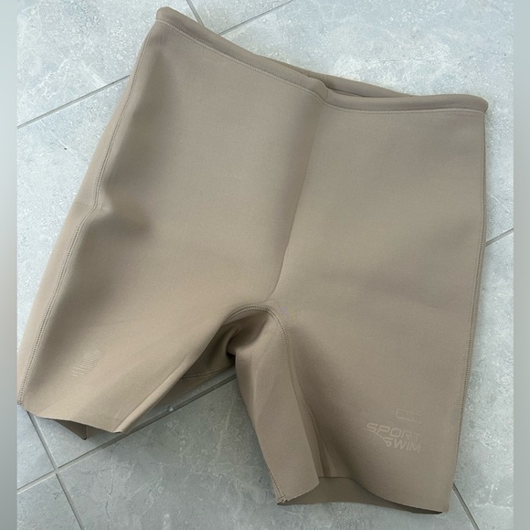 NWT SKIMS Sport Swim Scuba Mid Thigh Short in Desert - Picture 4 of 10